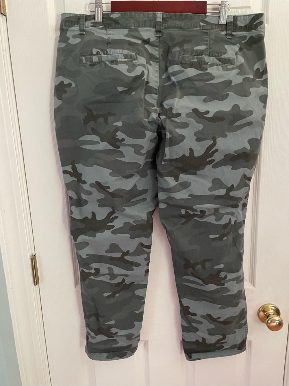 Gap girlfriend camo khaki pant